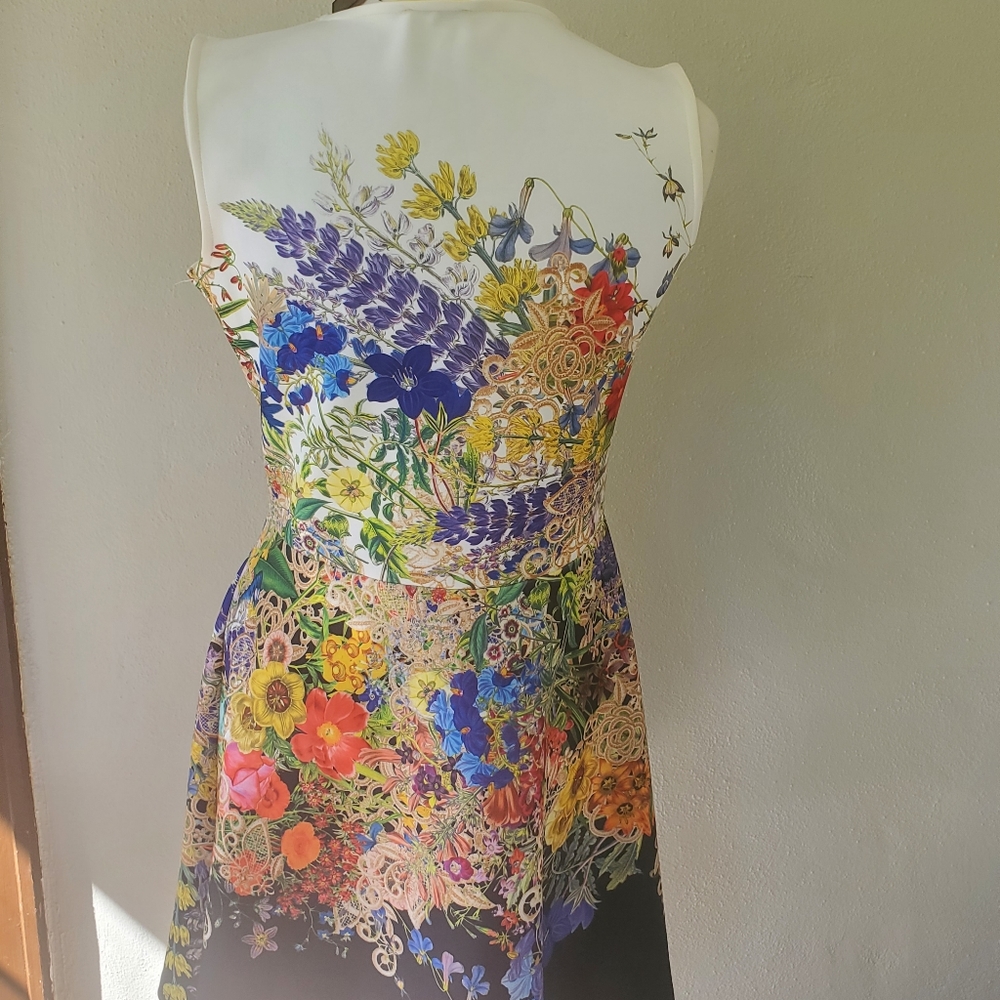 Dress - Picture 3 of 6